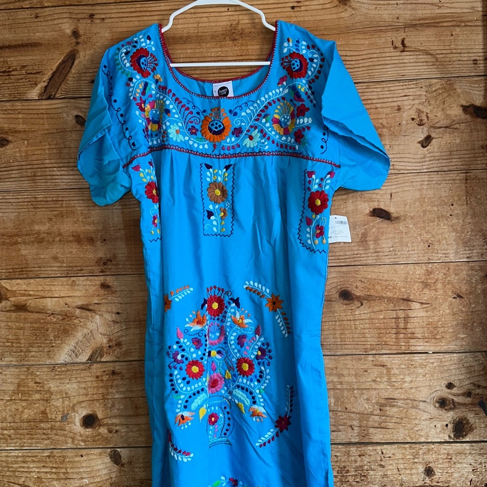 NWT Siempre Viva Mexican Dress Floral Embroidered
